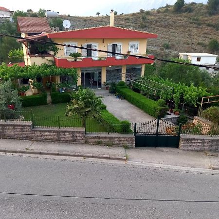 Manthoguesthouse Gjirokastër Екстериор снимка