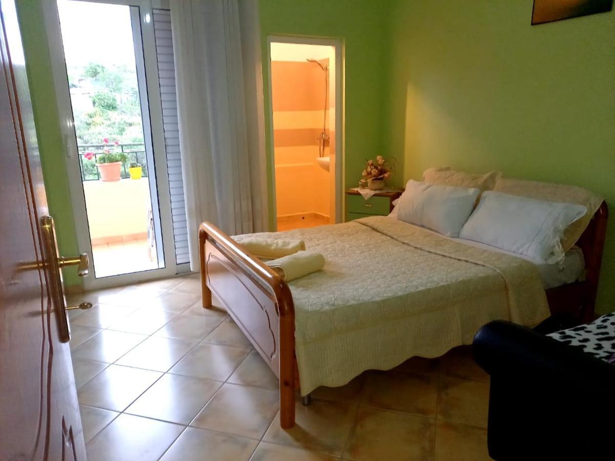 Manthoguesthouse Gjirokastër Екстериор снимка