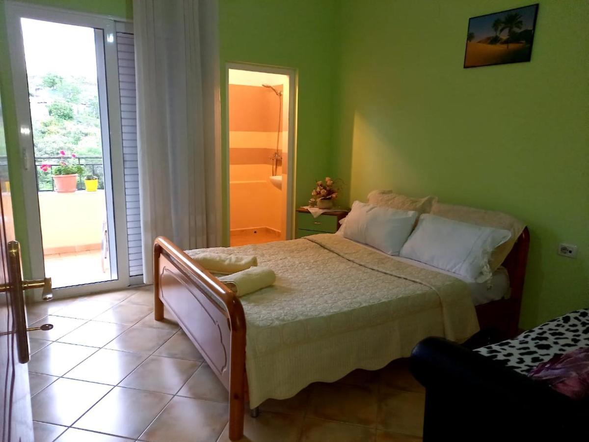 Manthoguesthouse Gjirokastër Екстериор снимка
